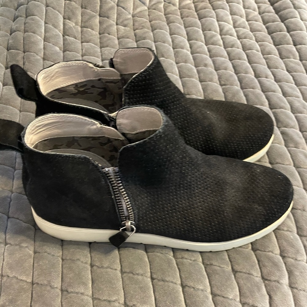 White Mountain wedge sneakers